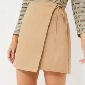 NWT Pomander Place Khaki Amelie Skirt Wrap
self tie beige linen Sz M tuckernuck